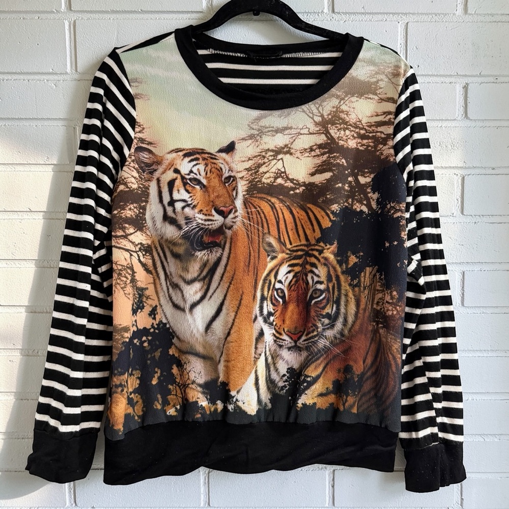 Love J Tiger Graphic Long Sleeve Top Striped Sleeve Safari Streetwear L